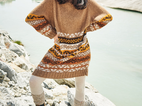 Strickanleitung: Lässiger Longpulli als Verwandlungskünstler