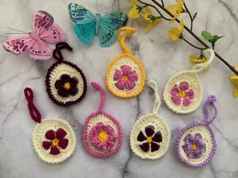 Ostereier mit Blümchen - Osterdeko, Anhänger, Schlüsselanhänger