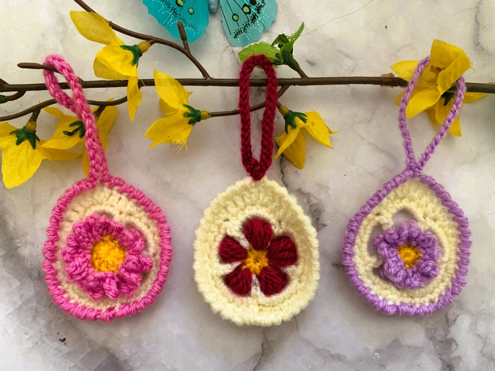 Ostereier mit Blümchen - Osterdeko, Anhänger, Schlüsselanhänger