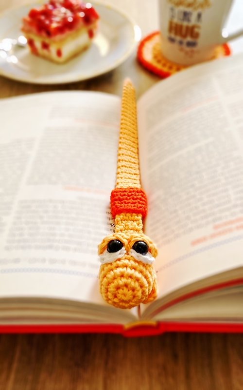 Bücherwurm Lesezeichen Häkelanleitung