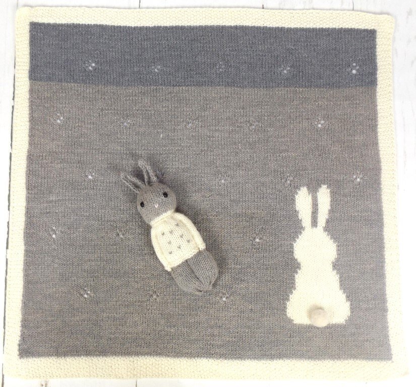 Strickanleitung Babydecke mit Püppchen "Hasi" - Bild 2