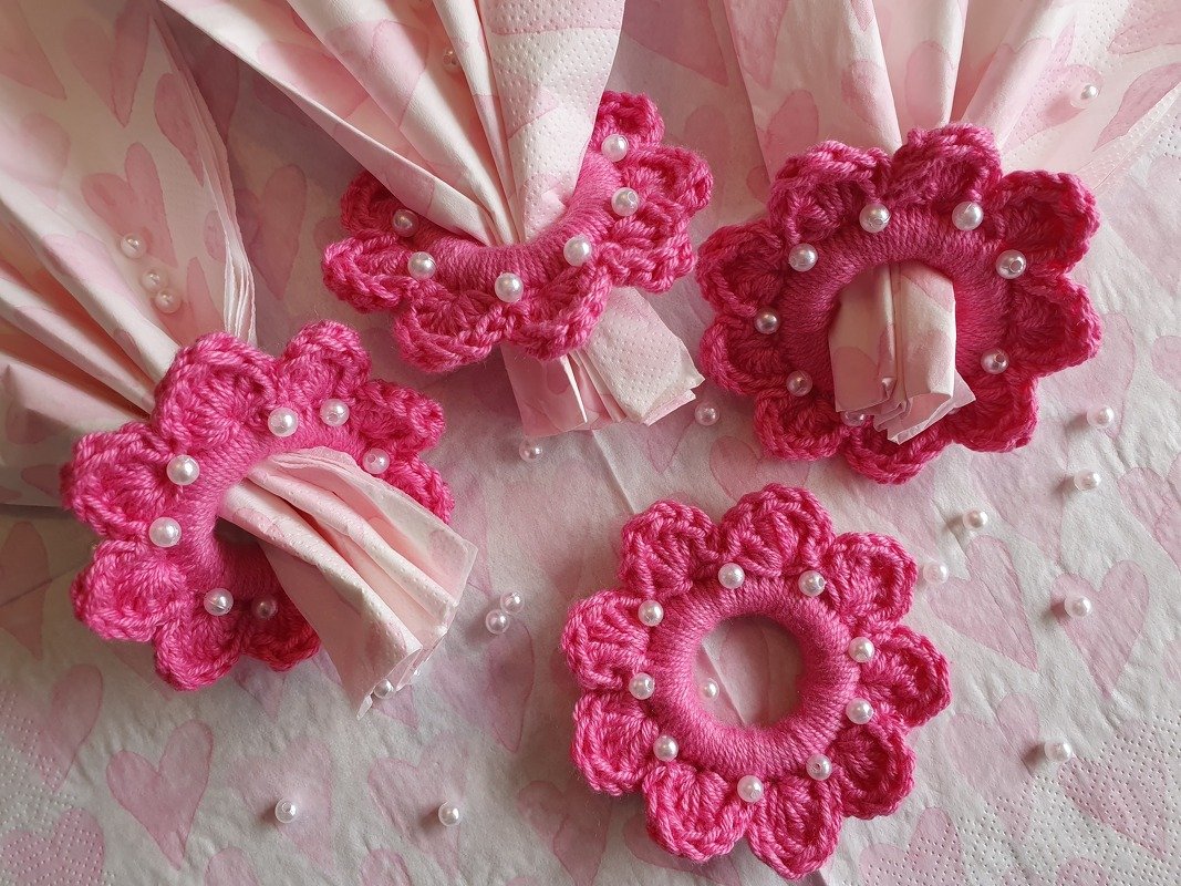 Häkelanleitung Serviettenring Blume mit Perlen zum Muttertag!