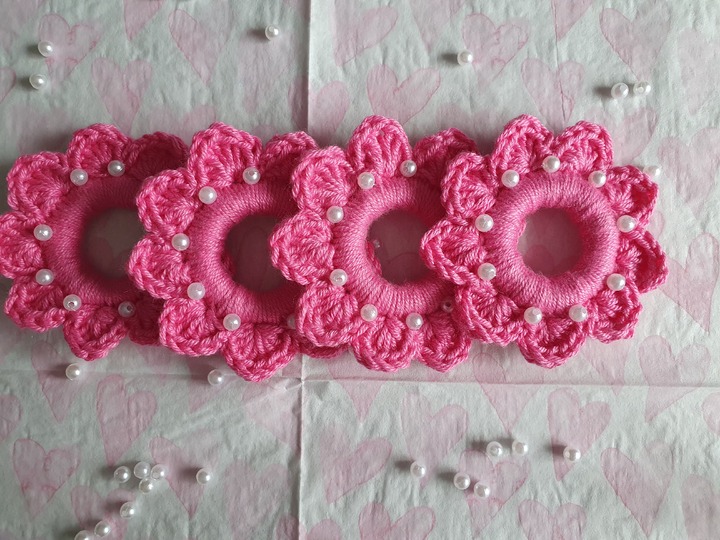 Häkelanleitung Serviettenring Blume mit Perlen zum Muttertag!