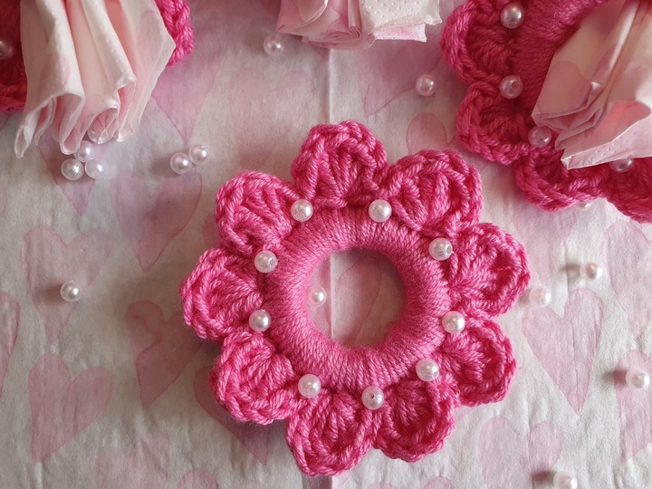 Häkelanleitung Serviettenring Blume mit Perlen zum Muttertag!