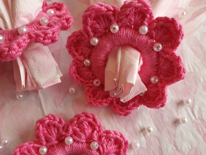 Häkelanleitung Serviettenring Blume mit Perlen zum Muttertag!