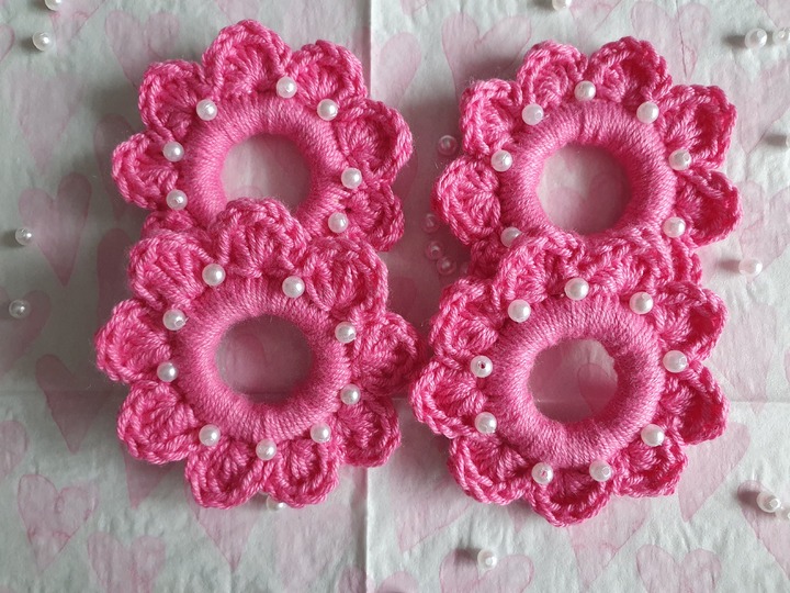 Häkelanleitung Serviettenring Blume mit Perlen zum Muttertag!