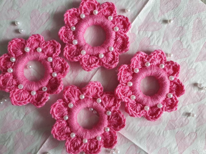 Häkelanleitung Serviettenring Blume mit Perlen zum Muttertag!