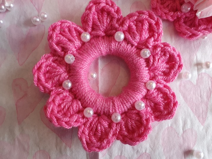 Häkelanleitung Serviettenring Blume mit Perlen zum Muttertag!