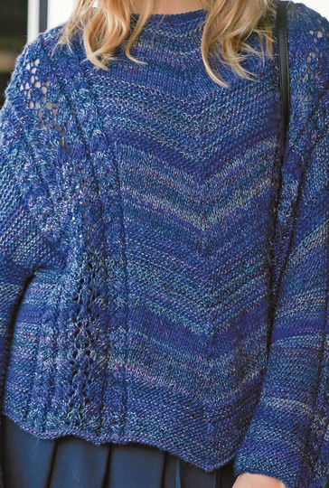 Strickanleitung: Oversize-Pulli in Royal-Violett-Türkis-Farbverlauf