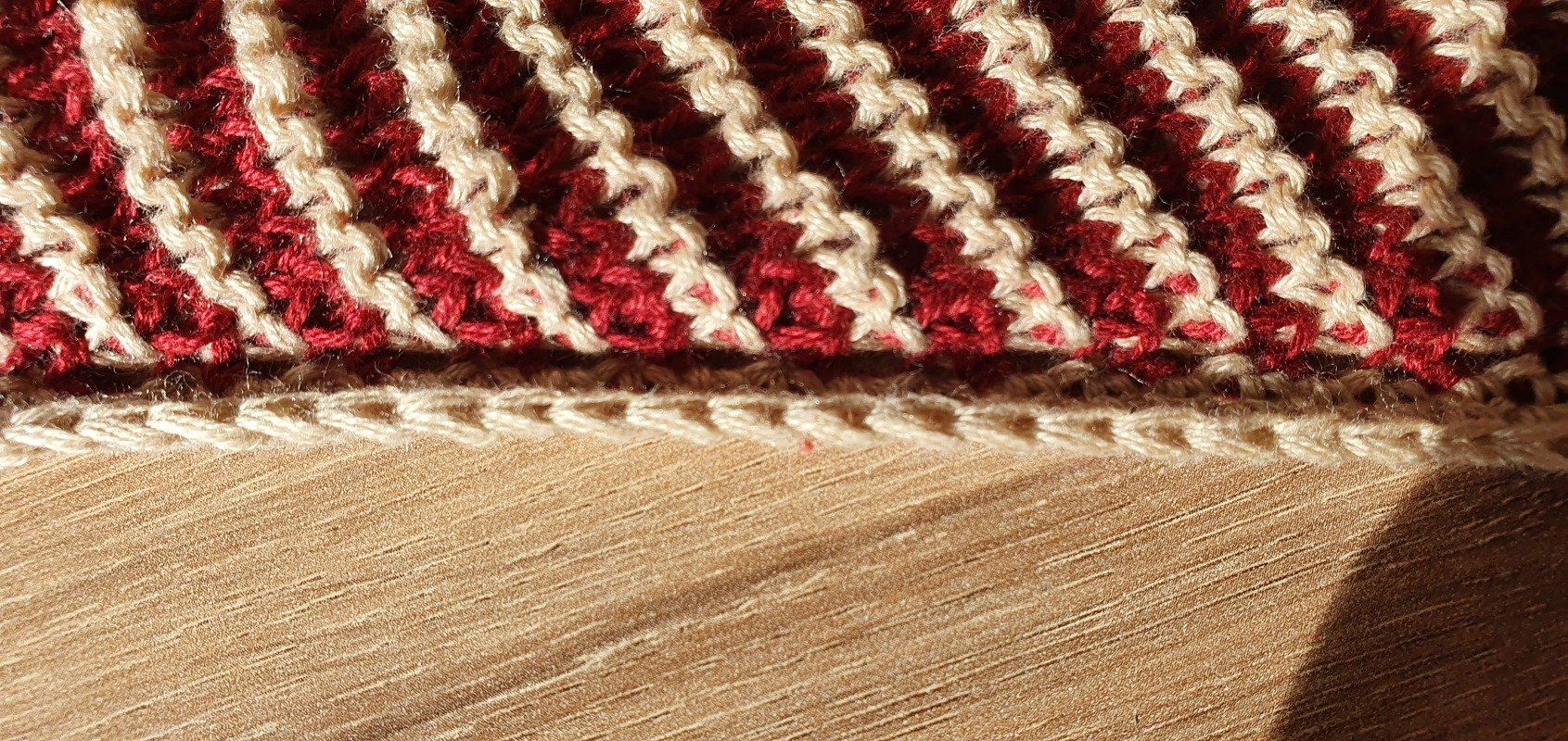 Tribal, flaches Tuch, Schattenstricken, Illusionsstricken, Motivtuch - Bild 7