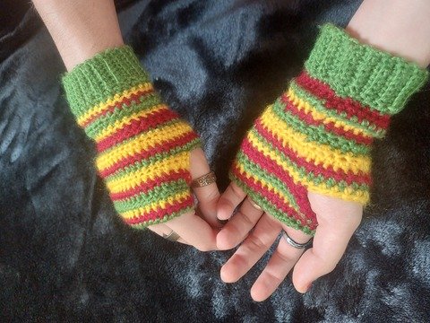 Anleitung Handstulpen „Karafuru" häkeln für Anfänger