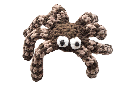 Gehäkelte braune Amigurumi-Spinne mit spiraligen Beinen und weißen Augen