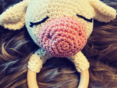 Baby Greifring Kuh Molly Babyrassel Häkelanleitung