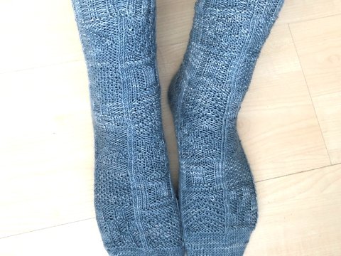 Toe up Sockenmuster mit plastischem Design - Anleitung für Socken