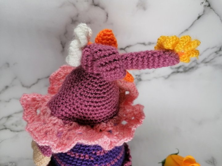 Gnome-Lady „Thrugsi BE“ – crochet pattern