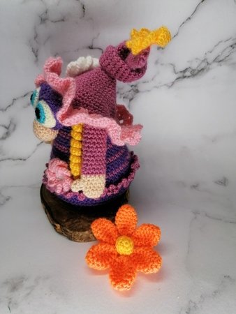 Gnome-Lady „Thrugsi BE“ – crochet pattern