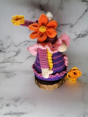 Gnome-Lady „Thrugsi BE“ – crochet pattern