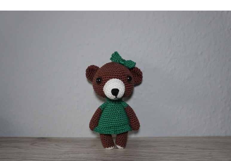 Häkelanleitung für die Teddydame Lucie