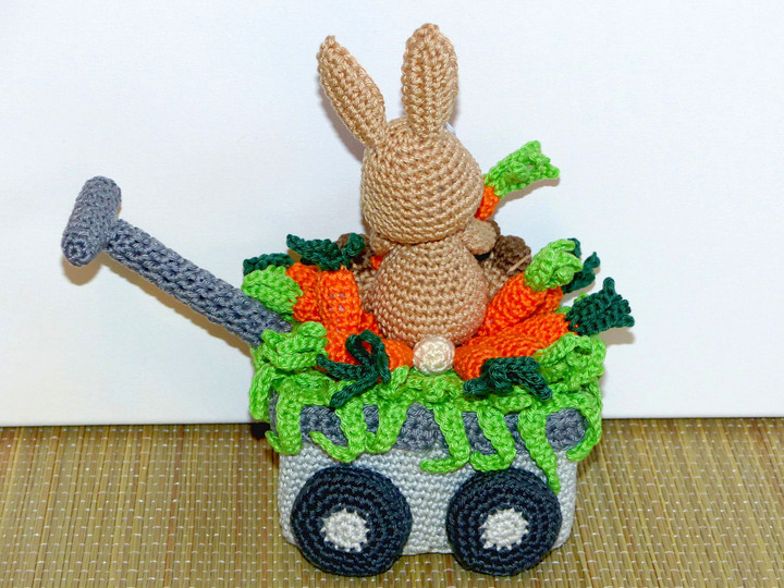 Häkelanleitung Hase Boomer im Karotten Paradies