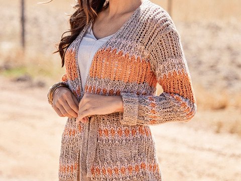 Strickanleitung: Modischer Kurzmantel im überraschenden Muster- und Streife