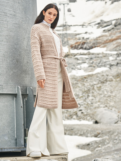 Clean, reduziert und leicht: Die Longjacke in ruhigem Beige