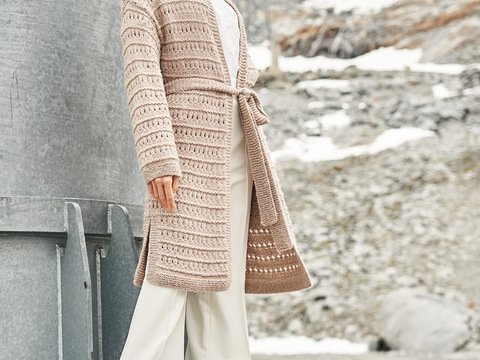 Clean, reduziert und leicht: Die Longjacke in ruhigem Beige
