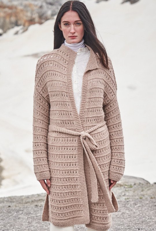 Clean, reduziert und leicht: Die Longjacke in ruhigem Beige