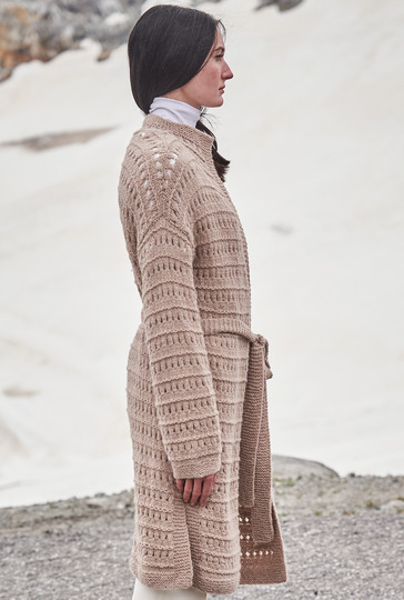 Clean, reduziert und leicht: Die Longjacke in ruhigem Beige