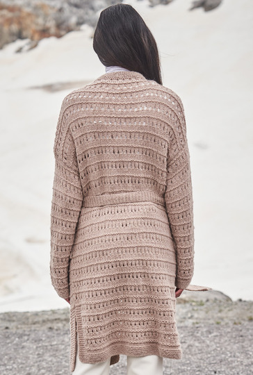 Clean, reduziert und leicht: Die Longjacke in ruhigem Beige