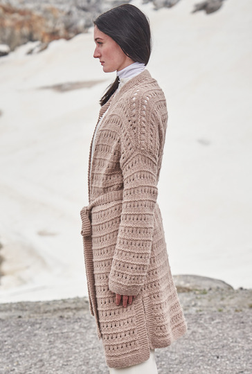 Clean, reduziert und leicht: Die Longjacke in ruhigem Beige
