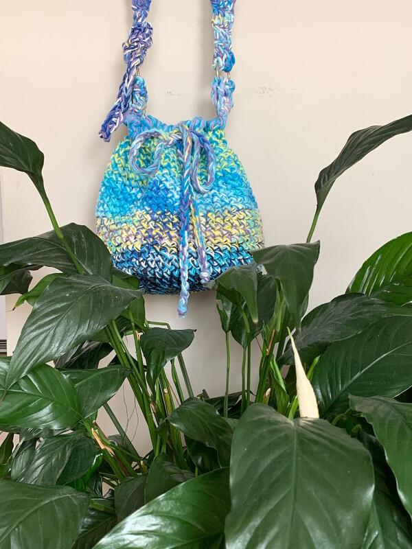 Crochet Cross-body Bag, scrap yarn bag, easy beginner crochet pattern - Image 4