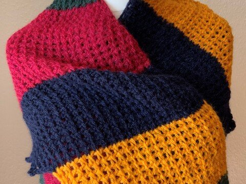 Adrienne - Drachentuch, tun. gehäkelt