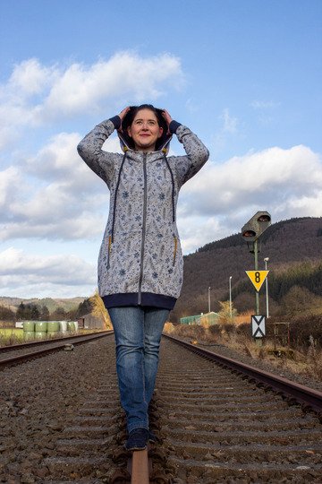 Schnittmuster lange Sweatjacke oder Cardigan mit Kapuze Damen Gr. 32 - 62