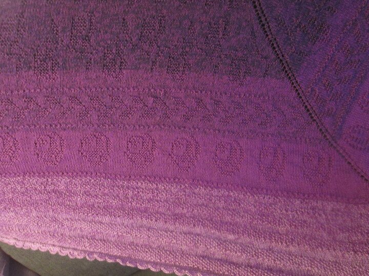 Anleitung : Dreiecktuch "NOSTALGIA" Rose