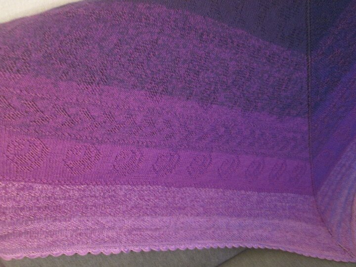 Anleitung : Dreiecktuch "NOSTALGIA" Rose