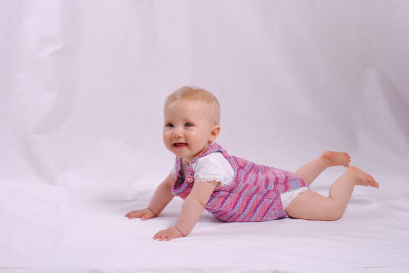 Strickanleitung Babystrampler Murmel in der Größe 62/68