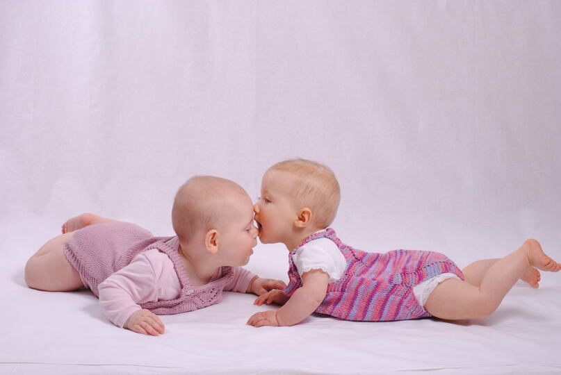 Strickanleitung Babystrampler Murmel in der Größe 62/68