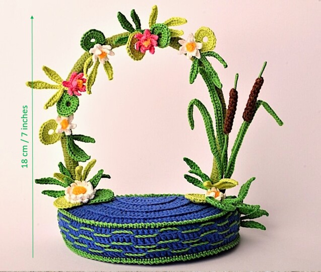 Crochet Pattern Bridal Arch Frog couple