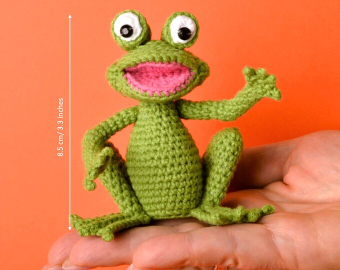 Crochet Pattern Bridal Arch Frog couple