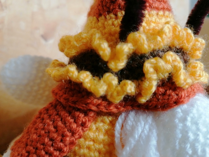 Little Gnome "Ruffle bee" - crochet pattern