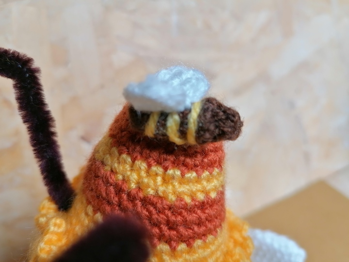 Little Gnome "Ruffle bee" - crochet pattern