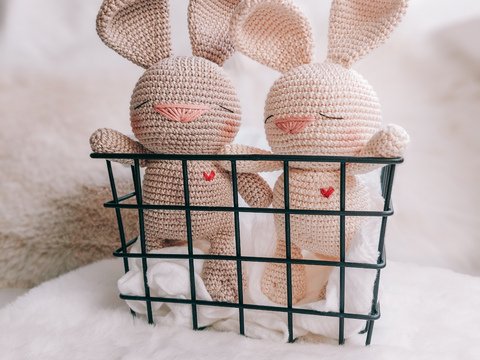 Häschen " Happy", leicht verständliche Häkelanleitung im PDF-Format