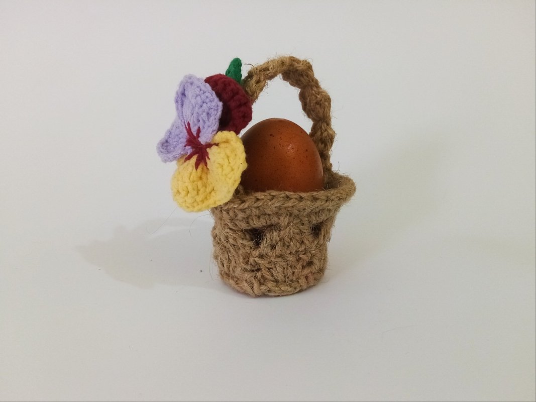 Violet basket for Easter eggs. Crochet pattern - Image 2