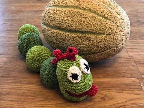 Häkelanleitung Rassel Raupe Rudi