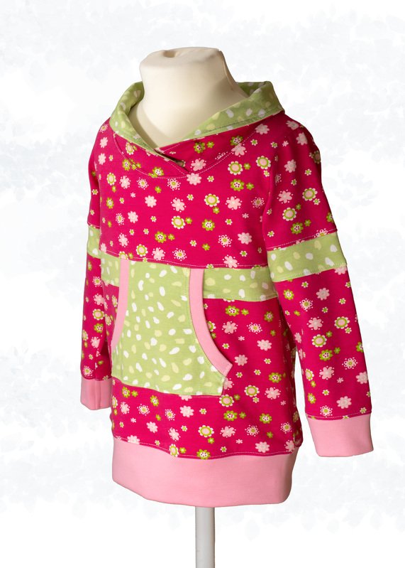 Schnittmusterbeispiel Kinder-Sweatshirt rosa und hellgrün mit Blumenmuster