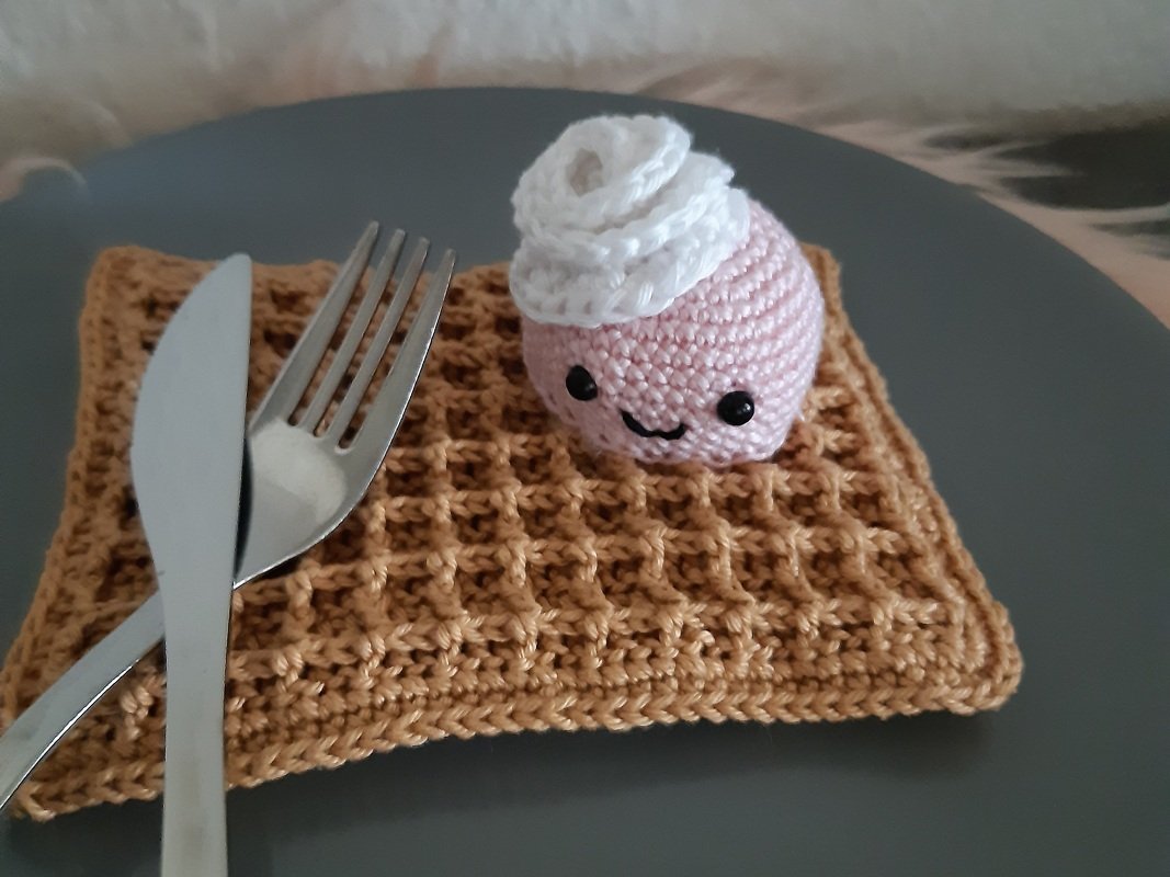 Anleitung Kawaii Waffel mit Eis und Schlagsahne
