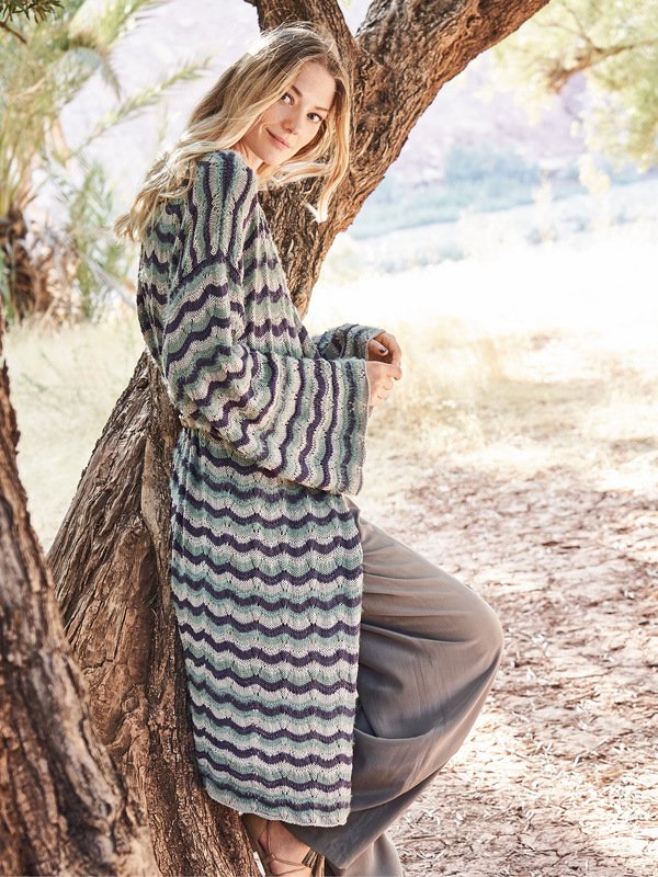 Strickanleitung: Leichter Leinenmantel im Pfauenmuster