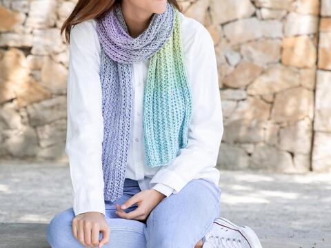 Anleitung leichter pastelfarbener Schal im Netzmuster