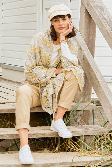 Strickanleitung: Die breite Ajourmuster-Stola im zarten Farbverlauf