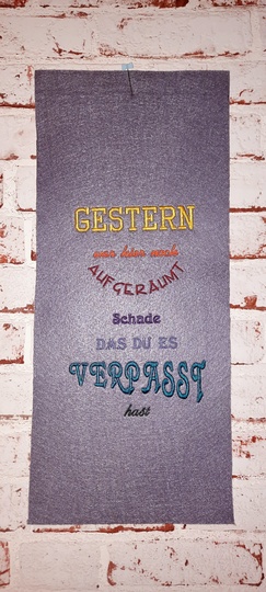 Stickdatei Wandbehang "Gestern war hier noch aufgeräumt"